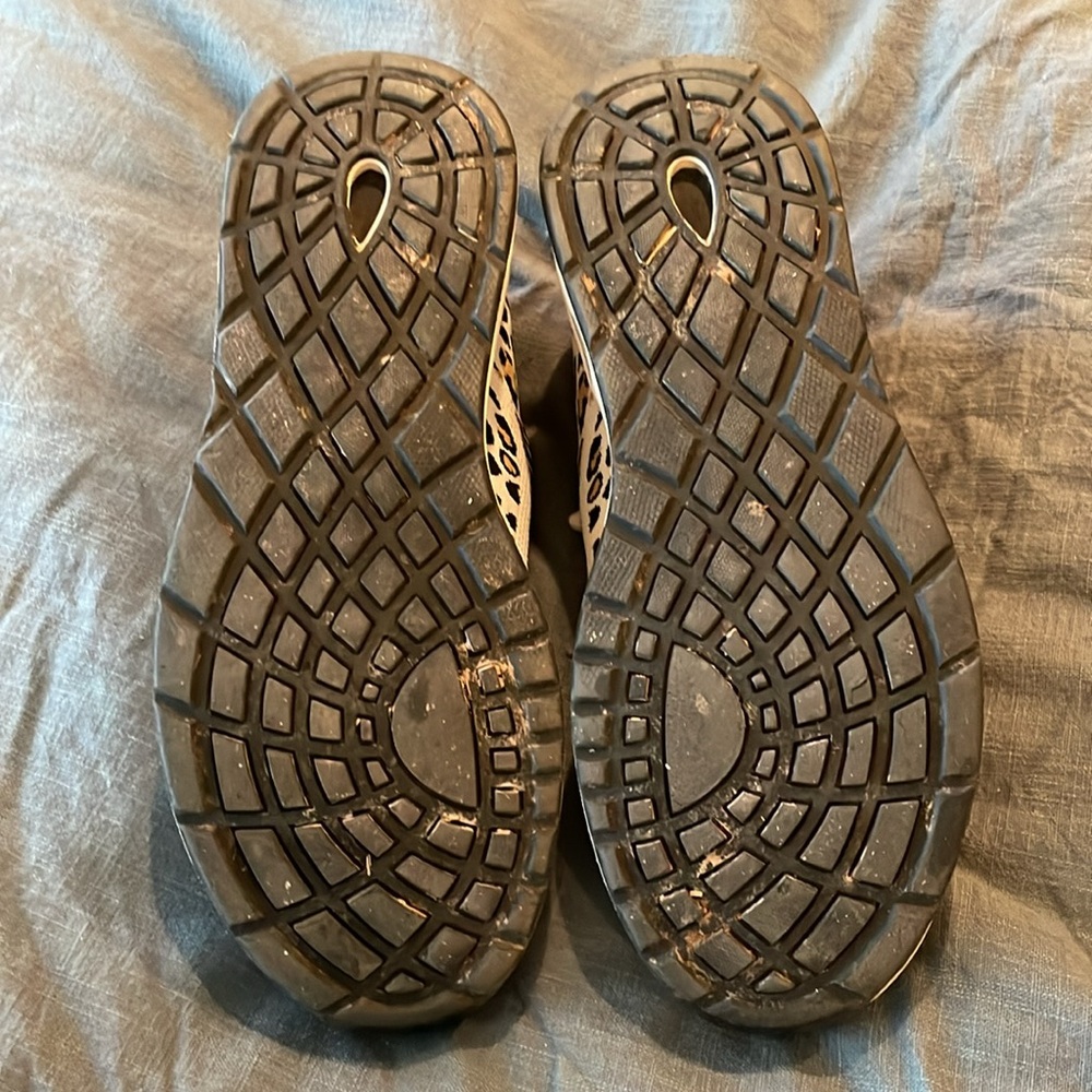 Adorable cheetah print shoes! - Picture 5 of 6